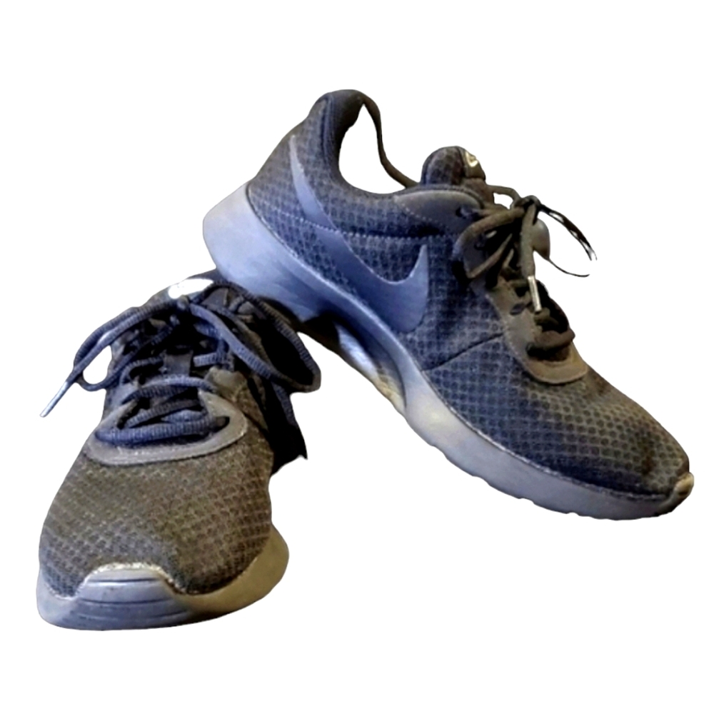 Nike Women's Black Mesh Sneakers